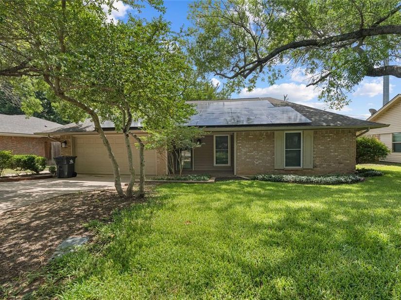 2509  Smouldering Wood Drive , Arlington Texas 76016