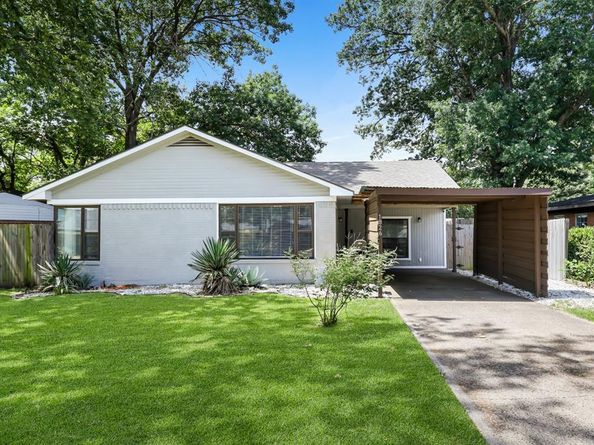 1826  Crest Ridge Drive , Dallas Texas 75228