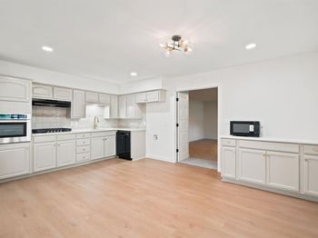 6632  Ellis Road 