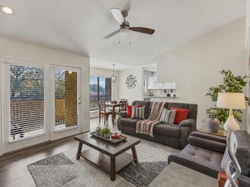 1900  Cloisters Drive  322, Arlington Texas 76011