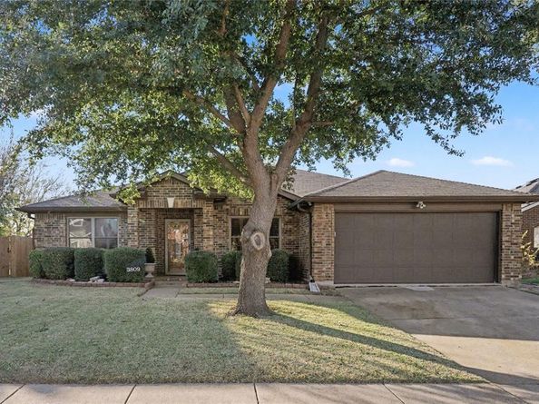 3809  Martha Lane , Rowlett Texas 75088