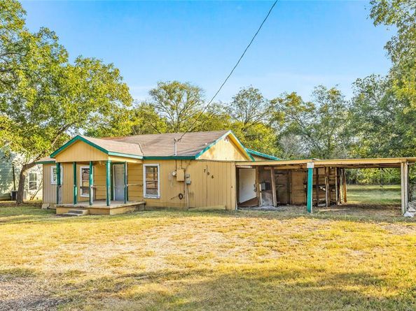 706 W Hendricks Street , Cedar Hill Texas 75104