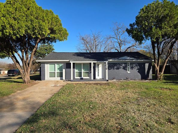 3950  Ambrose Circle , Dallas Texas 75241