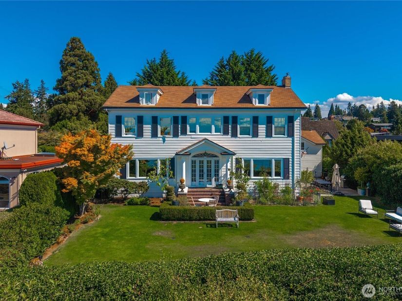 3233 Magnolia Boulevard W, Seattle WA 98199