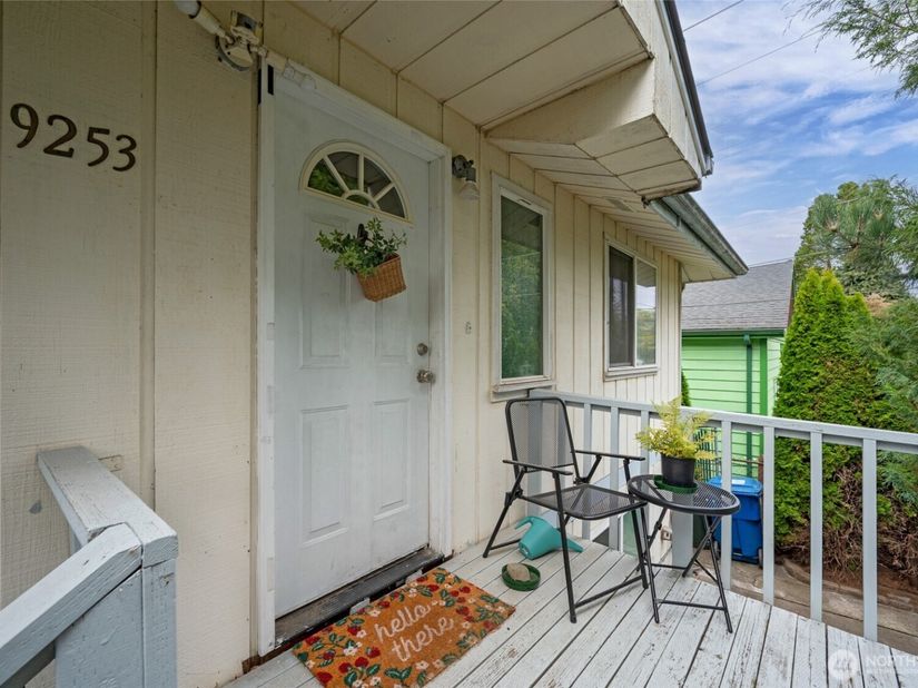 9253 3rd Avenue NW, Seattle WA 98133