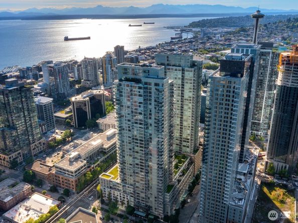 588 Bell Street 2102S, Seattle WA 98121