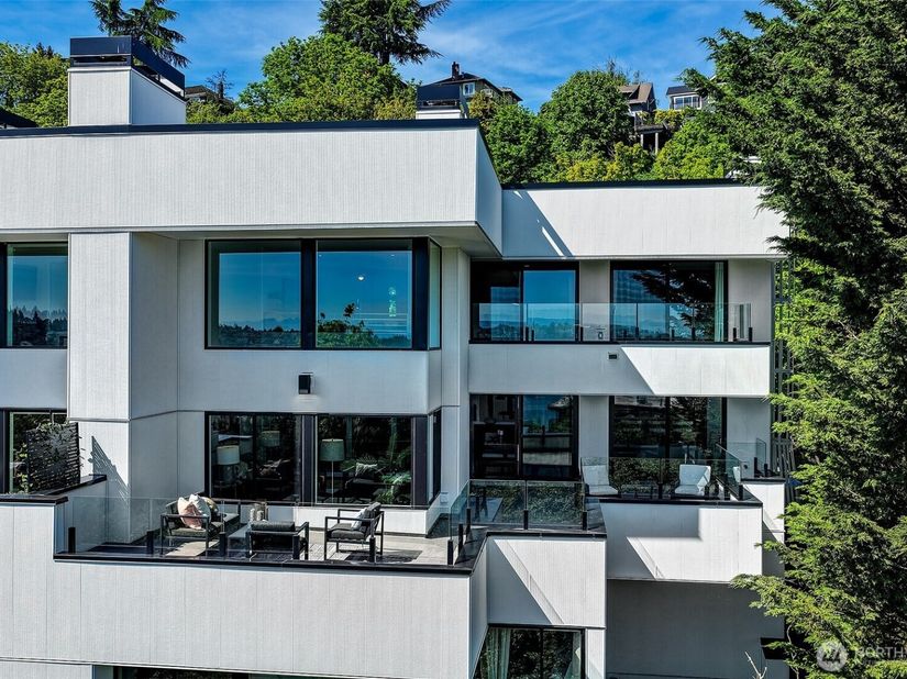 2400 Aurora Avenue N 210, Seattle WA 98109
