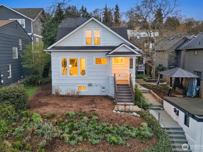 3443 21st Avenue W, Seattle WA 98199