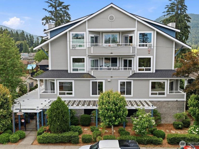 275 E Sunset Way 1A, Issaquah WA 98027