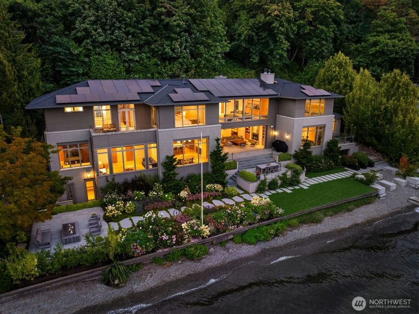 4911 NE Laurelcrest Lane, Seattle WA 98105