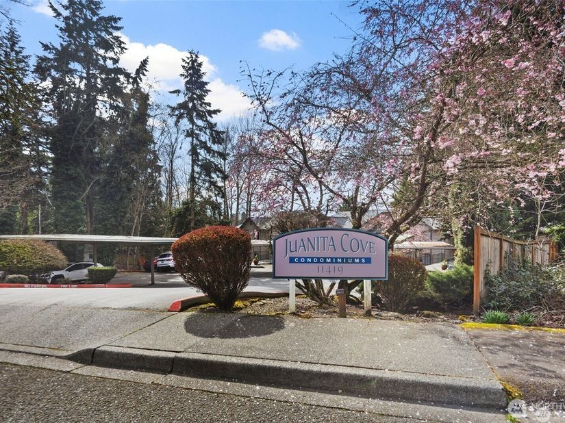 11419 99th Place NE 102, Kirkland WA 98033