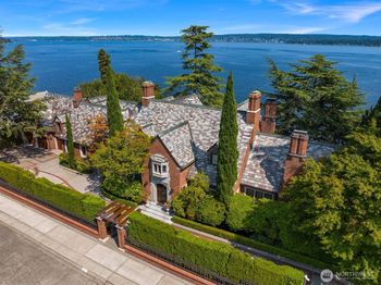 3038 E Laurelhurst Drive NE