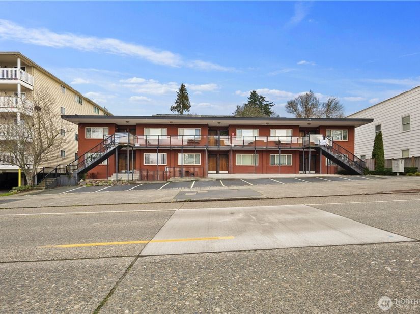 7106 California Avenue SW 101, Seattle WA 98136