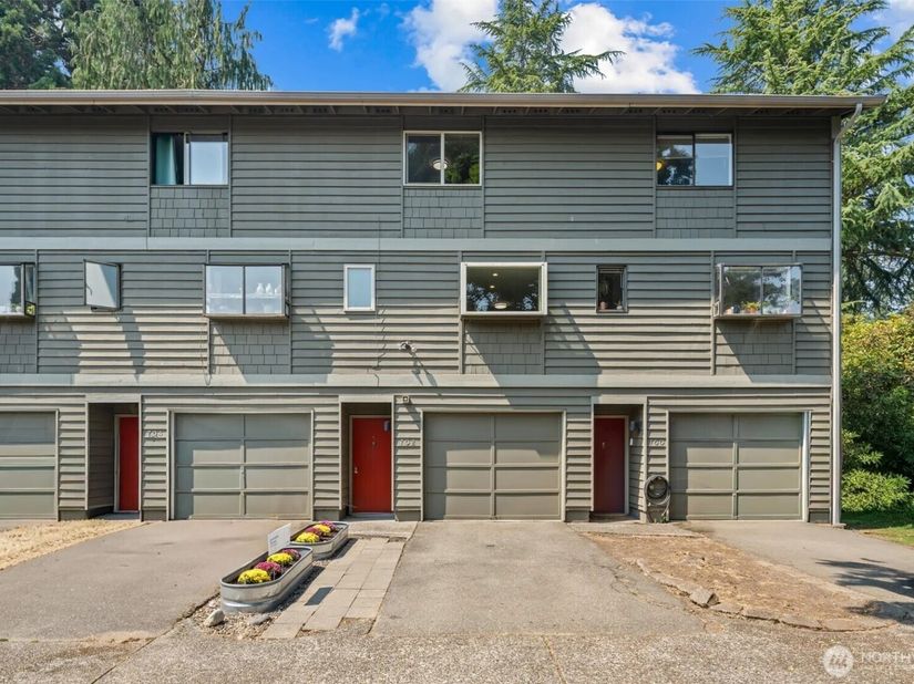 702 NW 189th Lane, Shoreline WA 98177