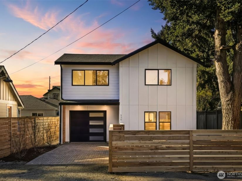 526 N 100th Street, Seattle WA 98133