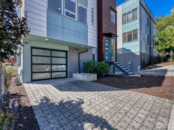 2337 W Plymouth Street, Seattle WA 98199