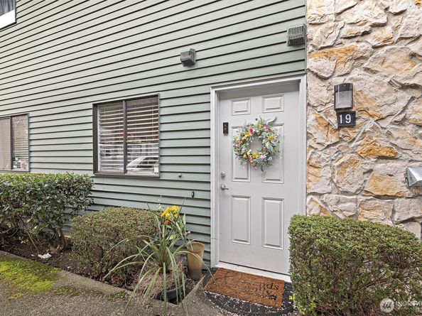 1040 S 320th Street 19, Federal Way WA 98003