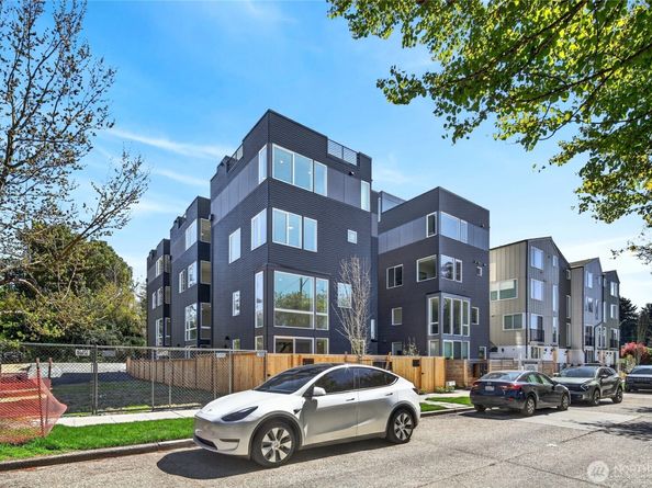 6318 41st Avenue SW A, Seattle WA 98136
