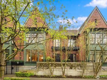 111 W Comstock Street