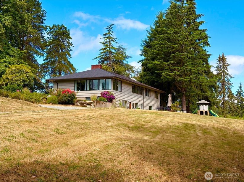 12504 SW 232nd St, Vashon WA 98070