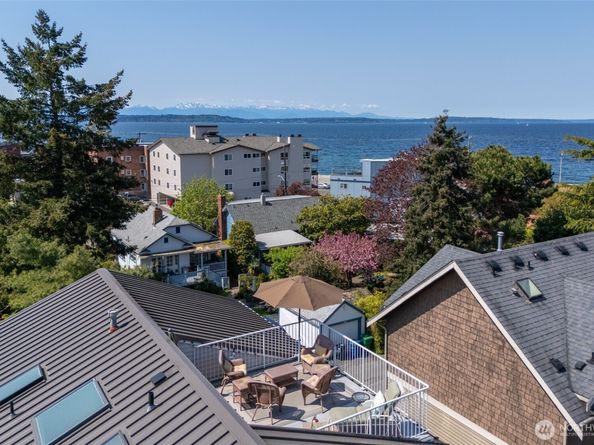 2443 55th Avenue SW 2A, Seattle WA 98116