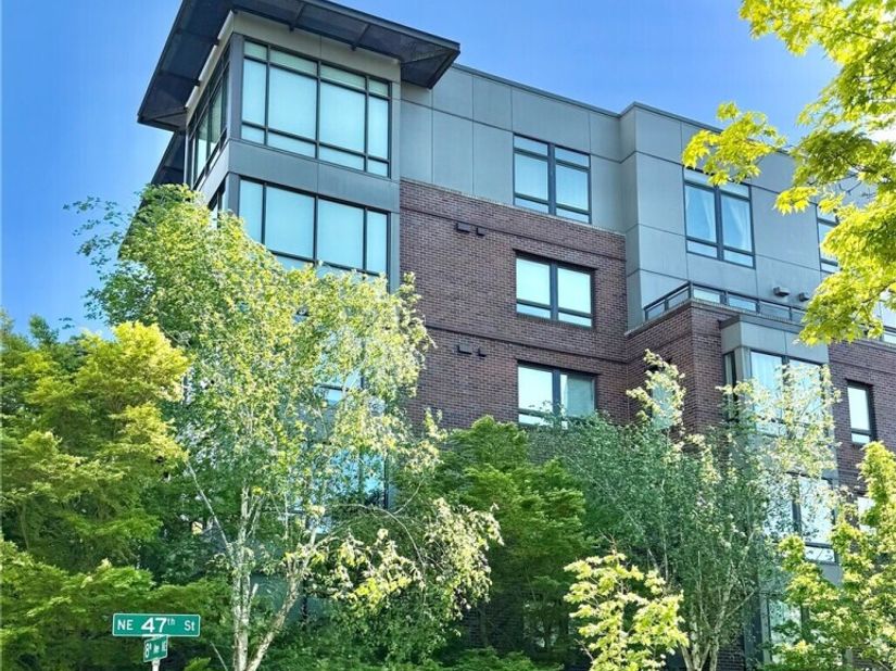 4547 8th Avenue NE 204, Seattle WA 98105