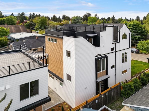 319 NW 87th Street B, Seattle WA 98117