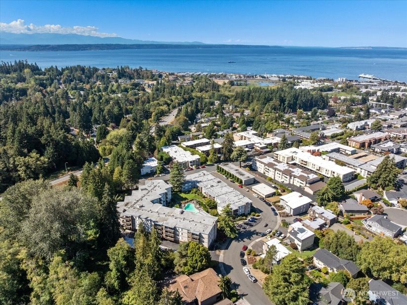 550 Elm Way 105, Edmonds WA 98020