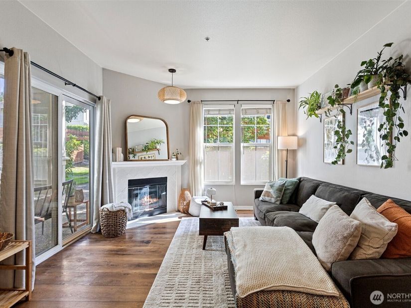 2034 Newport Way NW 111, Issaquah WA 98027