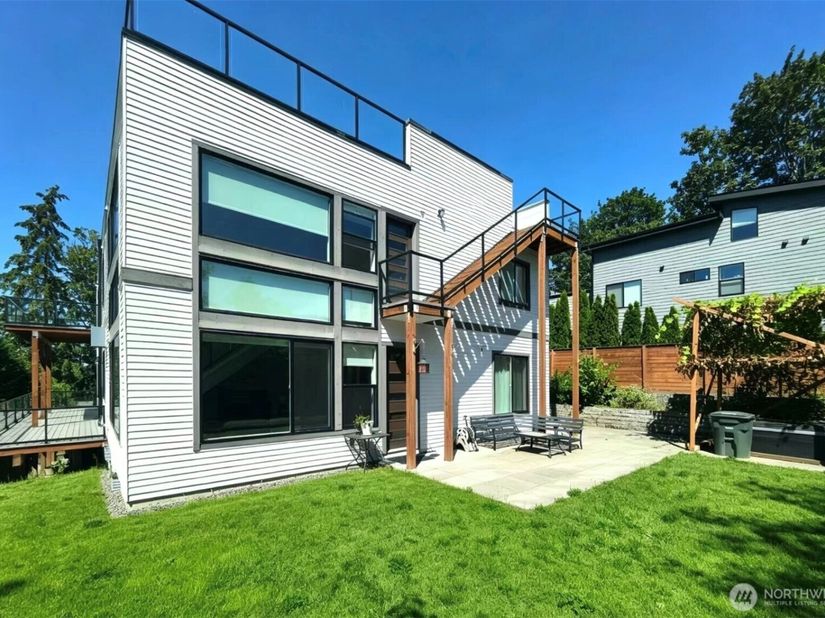 3621 Lincoln Avenue NE, Renton WA 98056