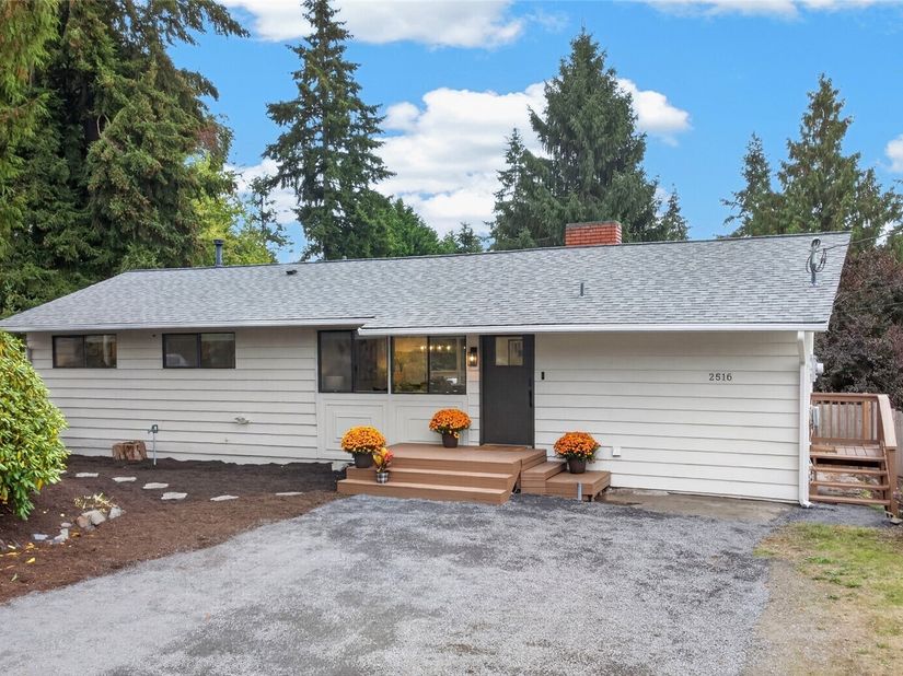 2516 202nd Place SW, Lynnwood WA 98036