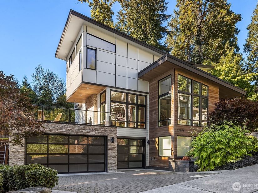 12409 68th Avenue NE, Kirkland WA 98034