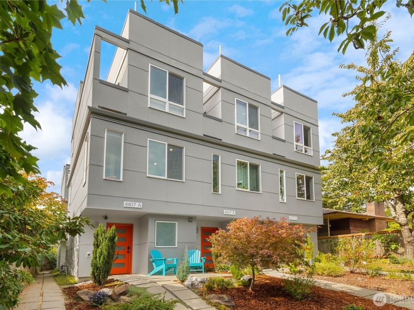 4407 44th Avenue SW A, Seattle WA 98116