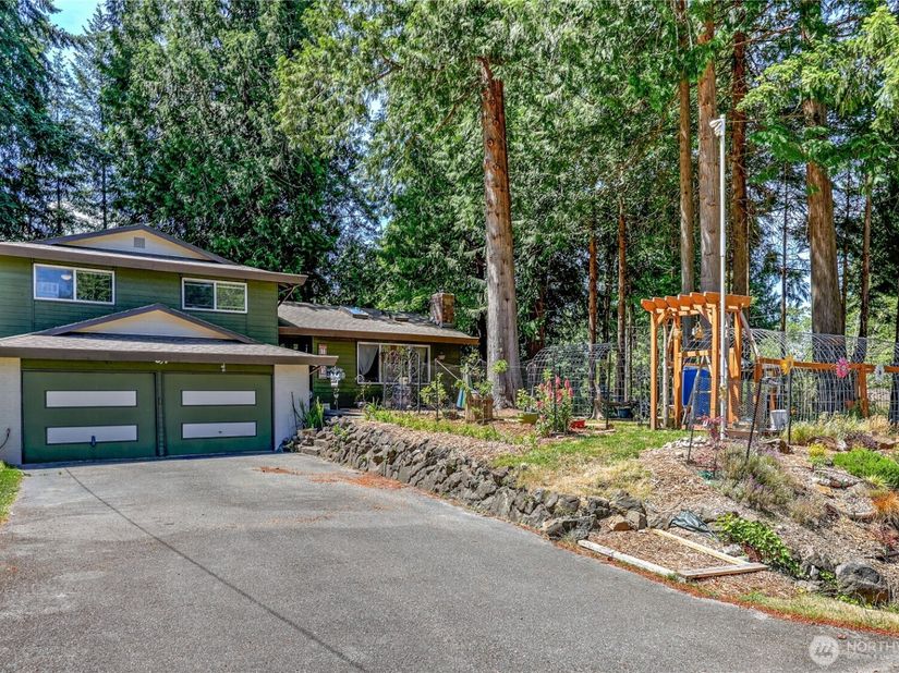 8210 University Point Circle NE, Bremerton WA 98311