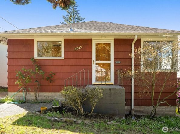 4333 32nd Avenue W, Seattle WA 98199