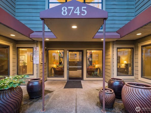 8745 Greenwood Avenue N 207, Seattle WA 98103