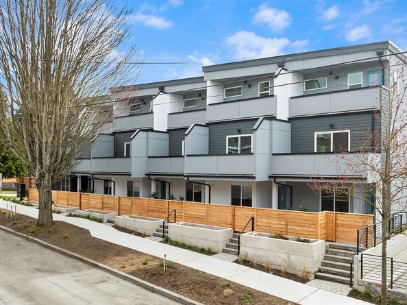 105 NW 39th Street D, Seattle WA 98107