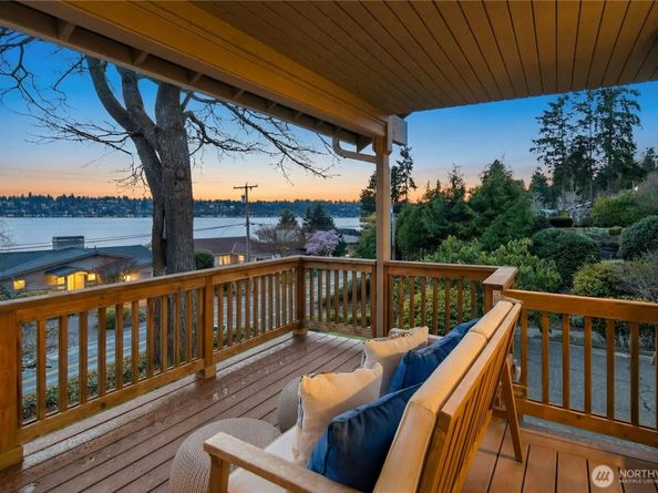 12506 Holmes Point Drive NE, Kirkland WA 98034