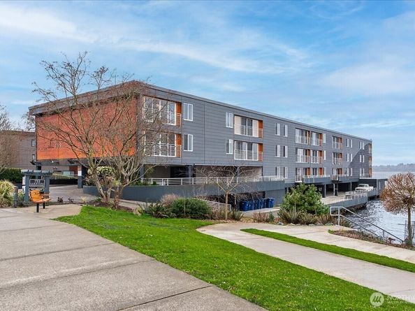 733 Lake Street S 104, Kirkland WA 98033