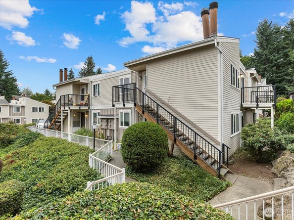 12716 NE 120th Street H7, Kirkland WA 98034