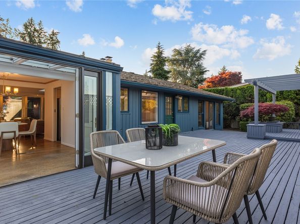 2404 79th Avenue NE, Medina WA 98039