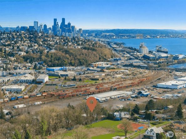 2551 Thorndyke Avenue W 102, Seattle WA 98199