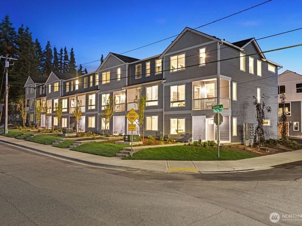 7027 Rainier Drive H, Everett WA 98203