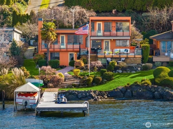 1621 10th Street W, Kirkland WA 98033