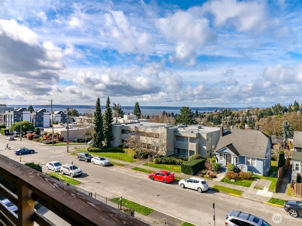 4444 44th Avenue SW 405, Seattle WA 98116