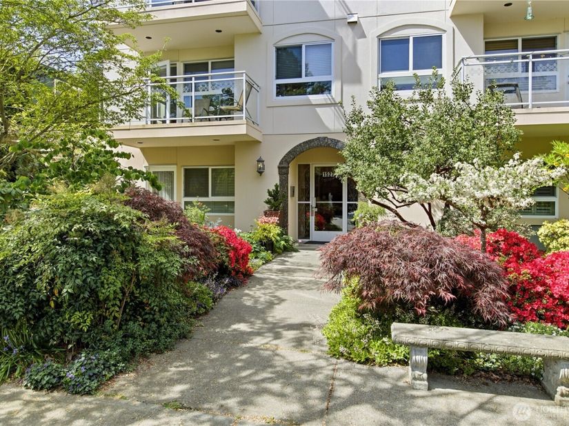 1527 California Avenue SW 301, Seattle WA 98116