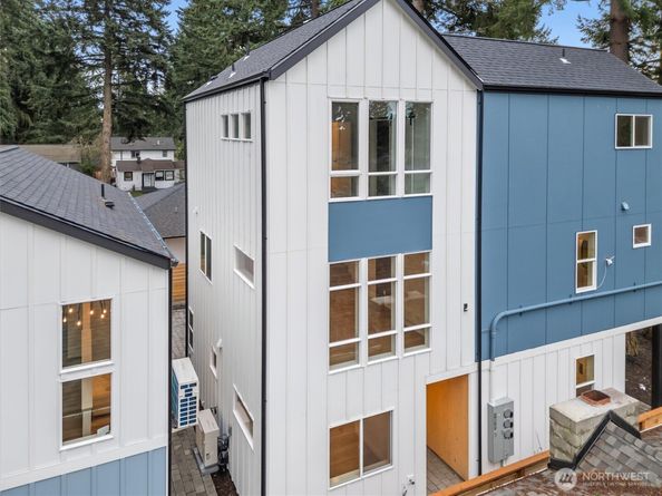 14308 Roslyn Place N B, Seattle WA 98133
