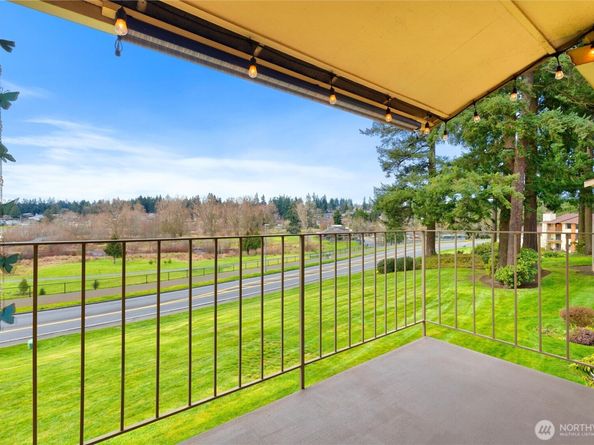 23305 Lakeview Drive C204, Mountlake Terrace WA 98043