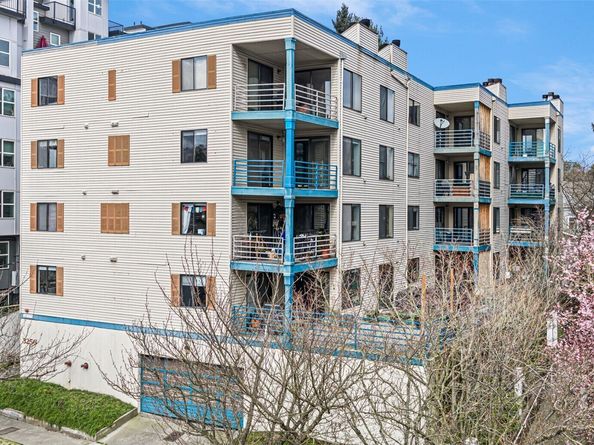 3256 SW Avalon Way 203, Seattle WA 98126