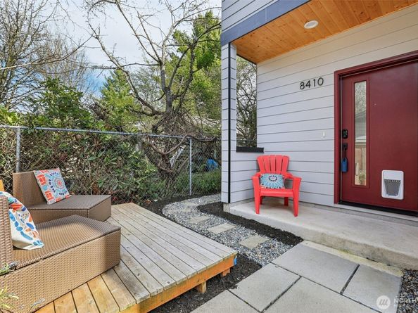 8410 17th Avenue SW 3, Seattle WA 98106